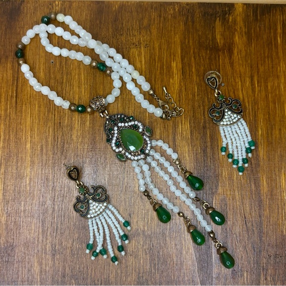 Beautiful Vintage Visson Necklace and Earring Set Green and White - Picture 3 of 11